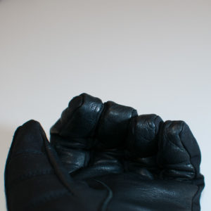 Wolf Paw - Inga sömmar på fingertopparna utan lädret är vikt upp på fingret